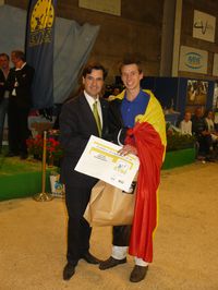 Jonas Pussemier (prix remis par B. Charlier du Crédit Agricole)